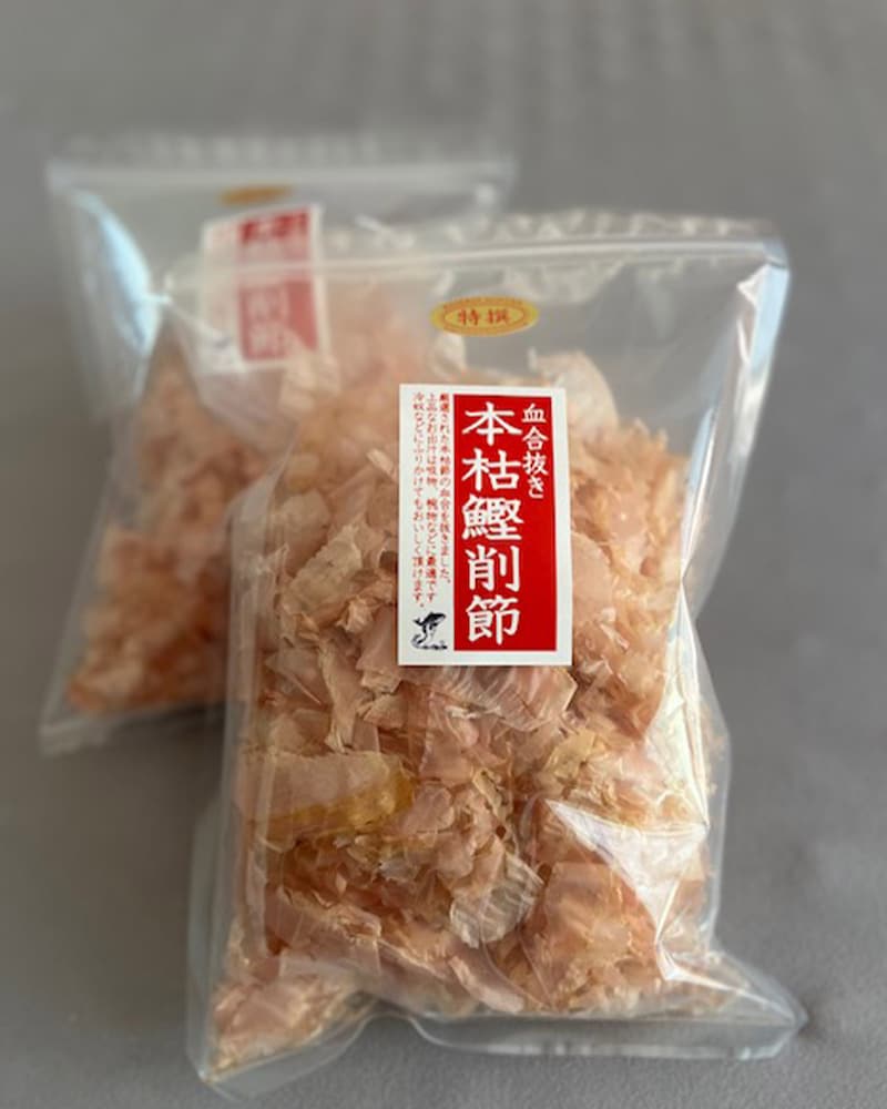 「本枯鰹血合抜き削り　50ｇ」756円。血合部分を取り除いてあるので、美しく濁りのない素晴らしい出汁がとれる絶品の削り節