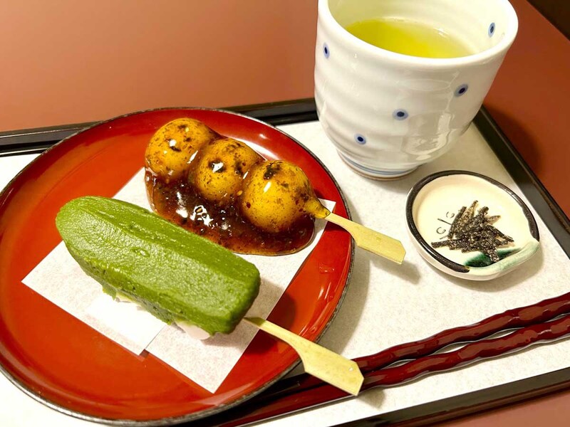 【新宿みやげ】行列必至のだんご、起源は室町時代!『追分だんご本舗』の“大人のみたらし”は一度食べる価値あり