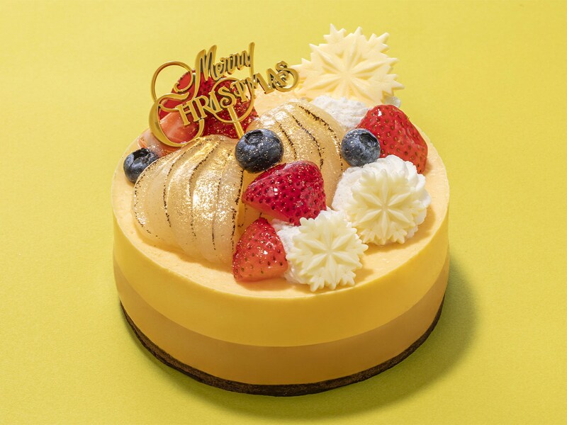 サイズ：4号（直径約12cm）／5400円。クリスマスを華やかに彩るフルーツ尽くしのケーキ