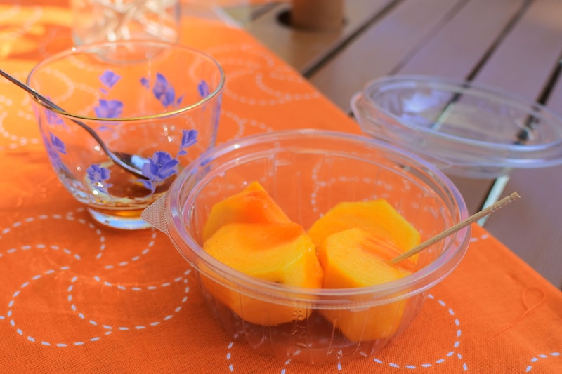 ブランデーを果肉に直接垂らすと上品なデザートに[食楽web]