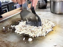 日本屈指の鉄板焼き激戦区・神戸の新長田で「そば焼き・そばめし・お好み焼き」の名店3軒を巡ってきた！