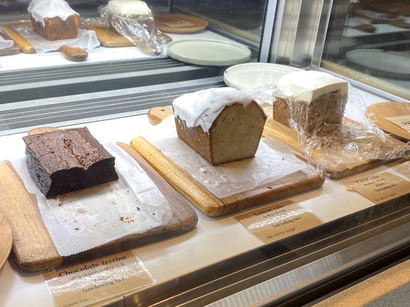 「キャロットケーキ」や「チョコレートテリーヌ」など焼き菓子も豊富