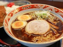 しょっぱくない！？ 進化系ブラックラーメンを食べられる富山の『お食事処あぽろ』