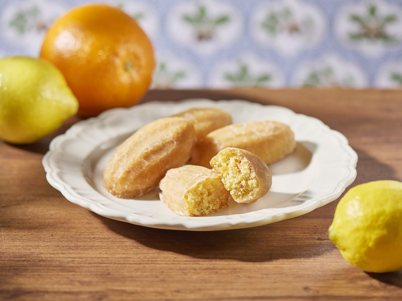 1箱（6個入）1,850円／改札内1F 中央通路エリア