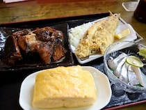 【大阪ランチ】名物は大きな「出汁巻き玉子」！ おかずが選び放題の人気店『ヨッシャ食堂』