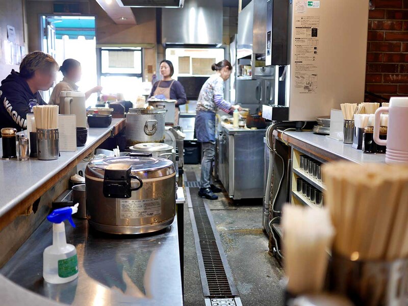 昭和の雰囲気あふれる店内