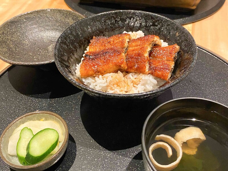 「うな丼」もボリューム満点［食楽web］