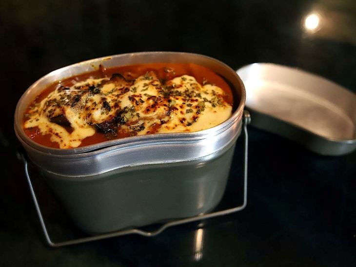 桃がごろごろと入った見た目もかわいい「ピーチ＆ミルクケーキ」580円