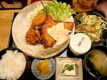 大阪の“普通の食堂”は全然フツーじゃない！ 行列必至の人気店『普通の食堂いわま』の「ボリューム定食」を食べてきた