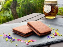 【お取り寄せスイーツ】罪悪感ゼロで大満足!生はちみつ専門店のショコラサンド「リープ」