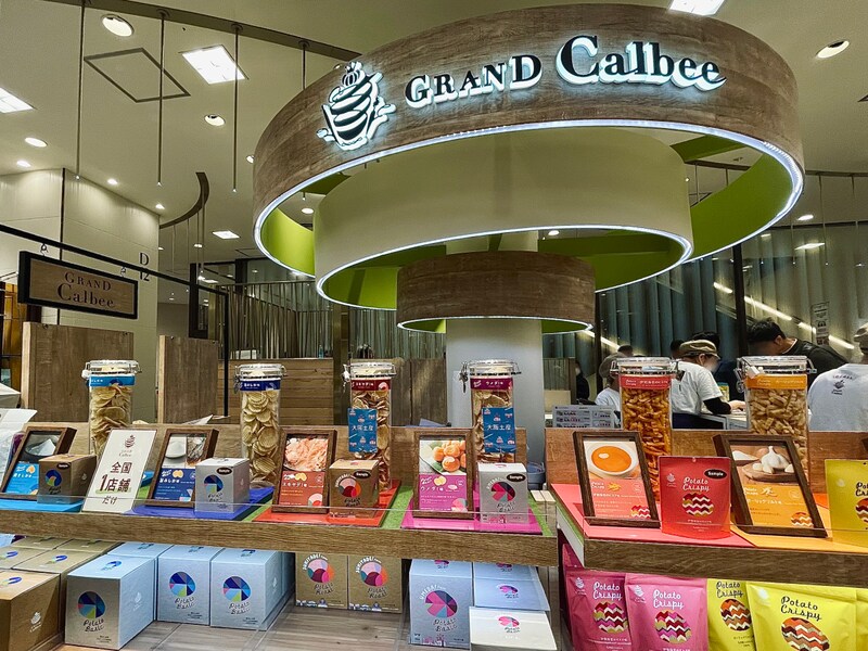 終日賑わいを見せる、阪急うめだ本店地下1階のフロア内に出店