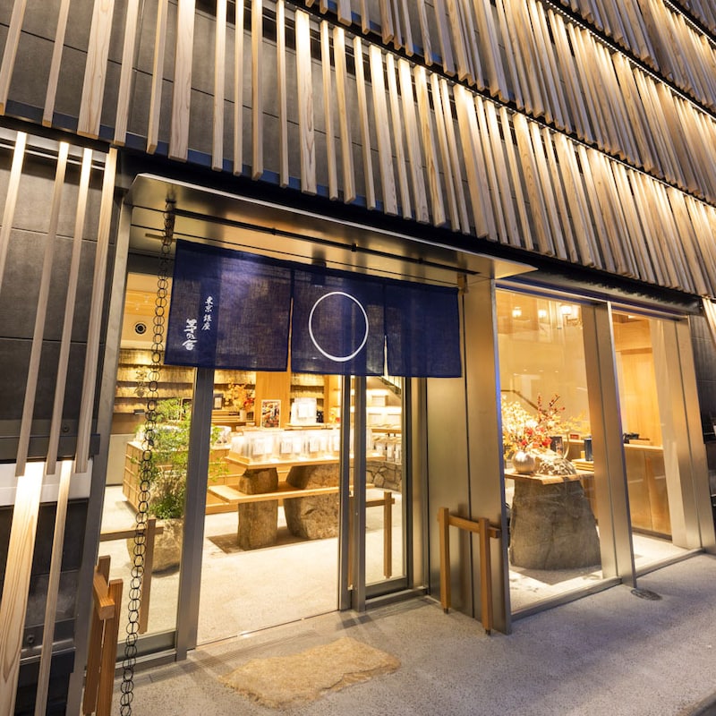 建築家の隈研吾氏が手掛けた温かみのある店舗デザイン