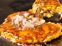 冷凍でも驚きのふんわり食感。大阪のお好み焼き名店が監修した「射手矢さんちのお好み焼き」をお取り寄せ