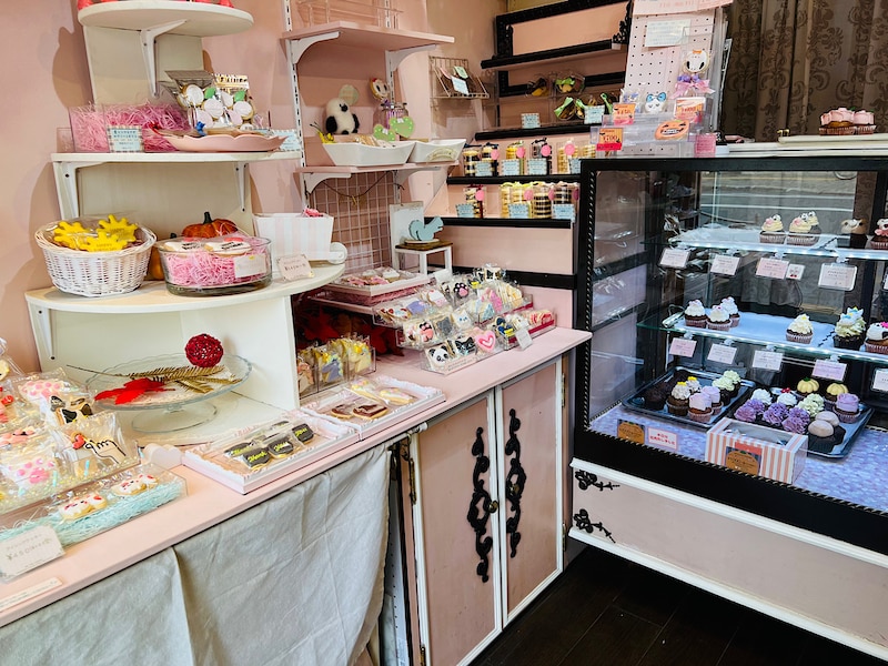 店内には心が踊る可愛いケーキやクッキーがたくさん
