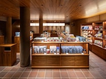 お正月のおもたせに。茅乃舎の太宰府天満宮参道店では梅をテーマにした限定品がずらり