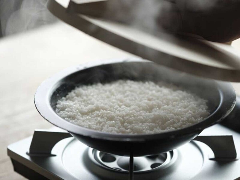 【2025年最新】調理してそのまま食卓へ。どんな直火調理も一台で叶う便利な器「HEGE」が選ばれるワケ