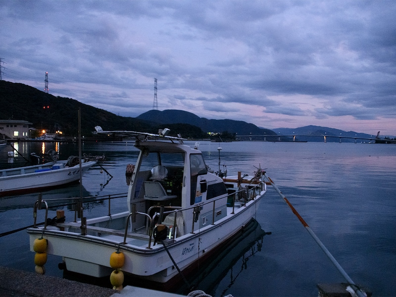 宿の目と鼻の先はもう若狭湾。穏やかな内海は魚介類の宝庫でもある