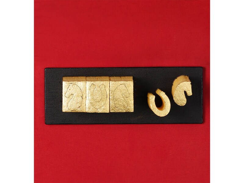 金かすてら・干支「午」1箱（3カット）1,890円／販売期間：2025年12月26日（金）～2026年1月6日（火）