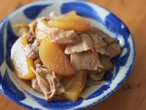 【週末の作り置き】時短でほろほろ！ 東京ソロごはん。の“つくおき”「フライパン豚バラ大根」