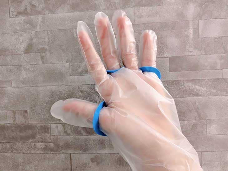 保護シートを剥がして使う。洗って繰り返し使用可