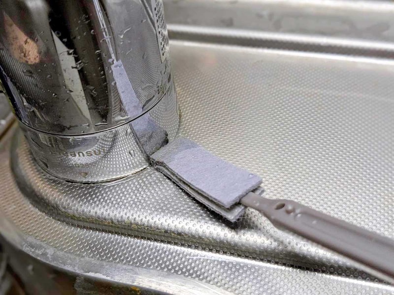 スポンジだとフィットしづらい箇所も楽々届く