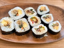 カルディ、成城石井、無印で売ってる韓国巻き寿司「キンパ」は美味しい？ 食べ比べてみた！