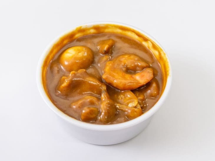 スタッフオススメの一品「ミックスシーフードカレー」　［食楽web］