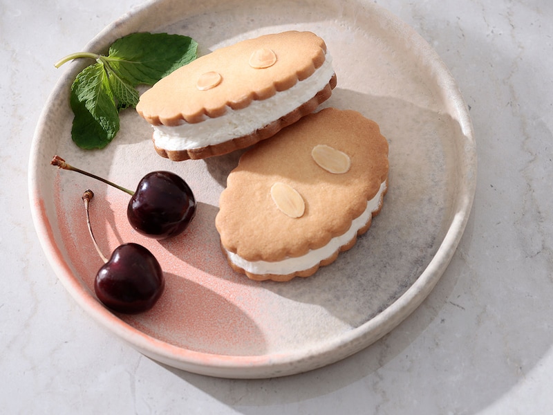 「チェリーサンド」6個入り 2,548円（税込）。10個、16個、24個入りもあり