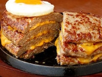 2021年に新宿で一番旨かった魅惑の「デカ盛りメシ」5選