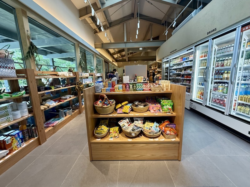 選りすぐりの商品がずらりと並ぶ店内