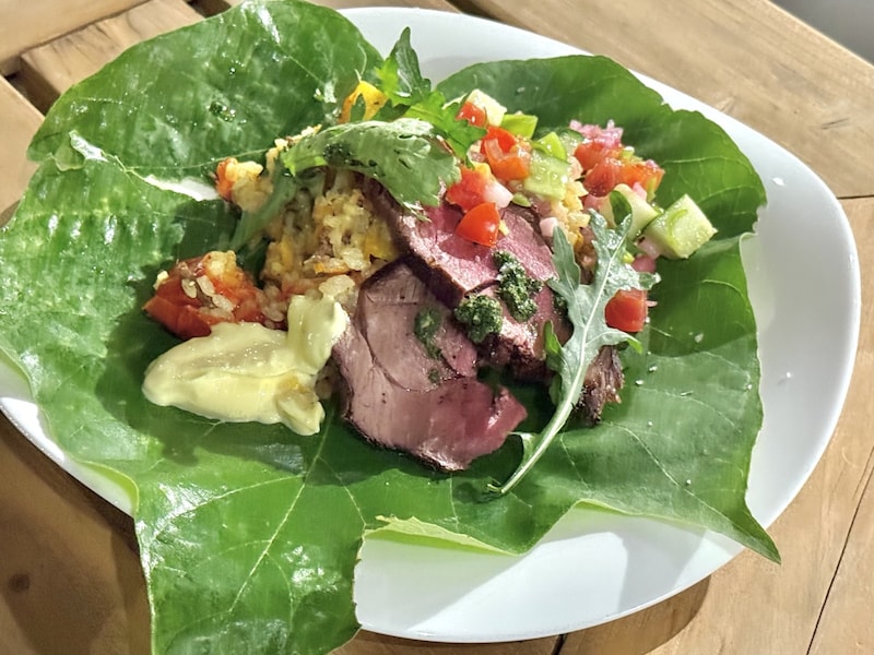 「鹿脚丸焼きと海と山のパエリア」