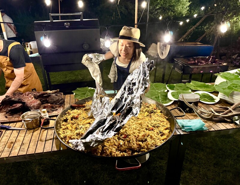 炊きたてのパエリアはなんと50人前！