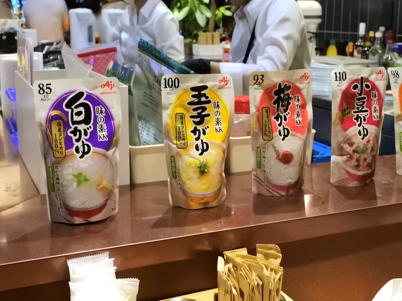 売れ筋の白がゆ、玉子がゆ、梅がゆ