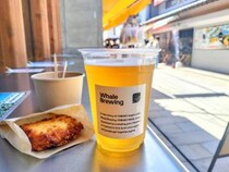 【佐賀】朝市で乾杯！ 港町・呼子の『Whale Brewing』で樽生クラフトビール＆名物イカカツを味わおう