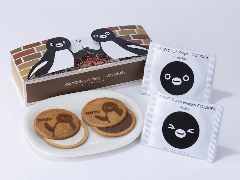 『ドルチェフェリーチェ』の「東京Suicaのペンギンクリームサンドクッキー」1箱972円（グランスタ東京／改札内B1 銀の鈴エリア）
