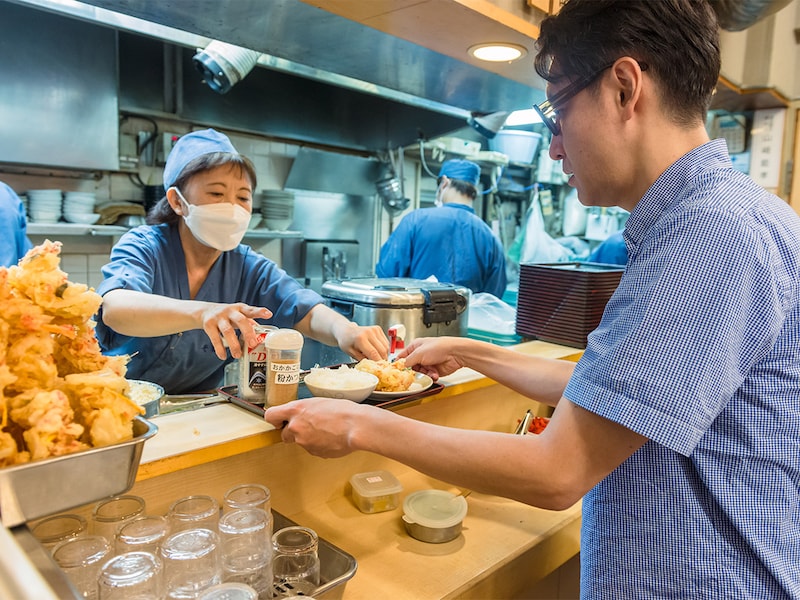 入口の券売機を渡して受け取る方式