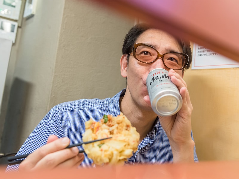 「缶ビール」300円と「トッピングかきあげ」140円