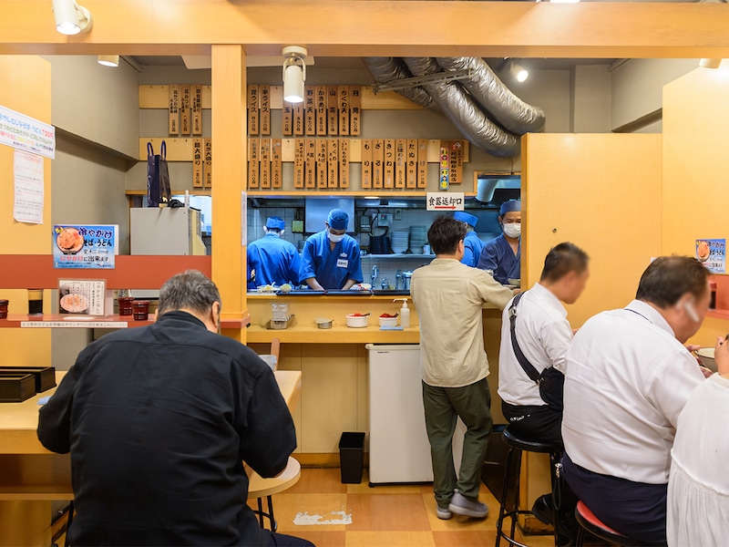 朝10時だというのに大盛況の『そばよし 日本橋本店』