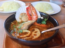 ごろごろ素材が嬉しい！星野リゾート トマムで味わう北海道名物「スープカレー」が絶品