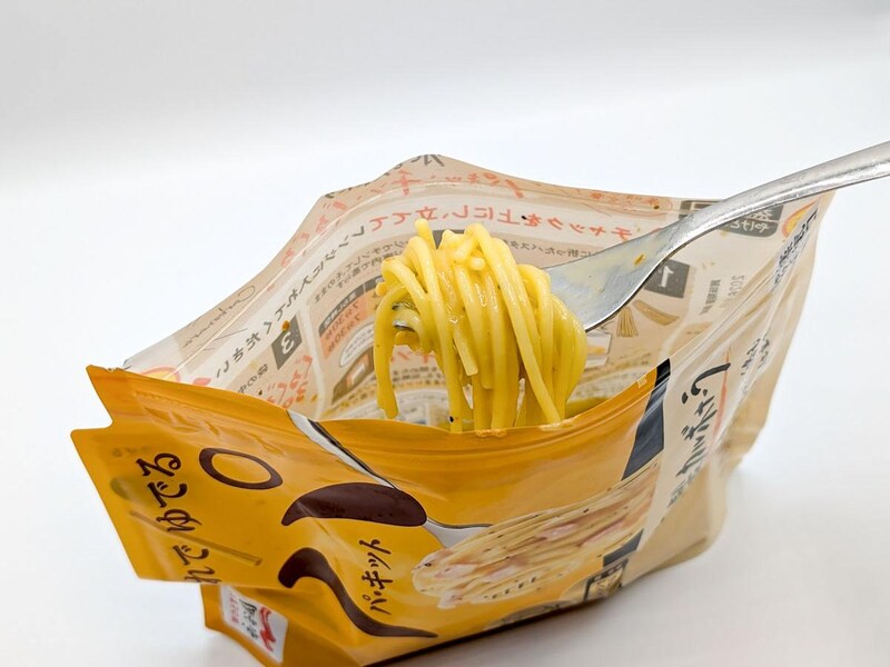 パッケージが自立するので、気力ゼロの日はこのまま食べても◎