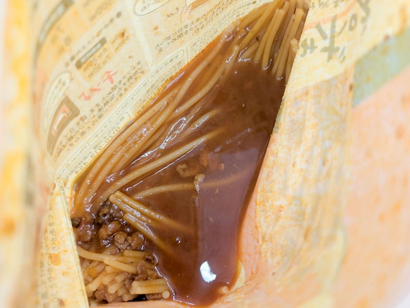 「煮込みボロネーゼ」。蒸らし終わって混ぜる前の状態