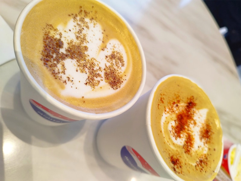 こちらは白酒アイス（！）で飲める、麻辣カフェラテ。いろいろと情報が渋滞しています