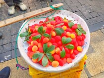 食べてはならぬバカの食い物⁉ 中国の8D魔幻都市・重慶で出会った謎フルーツを食べてみた