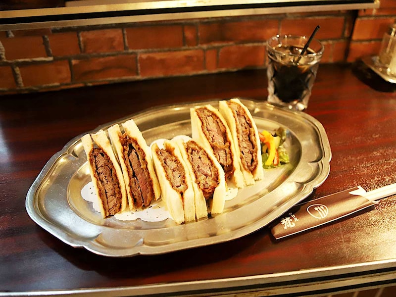 【大阪グルメ】新世界で名物“カツ”の新世界に出会った！老舗洋食屋『グリル梵』のビーフヘレカツサンド 