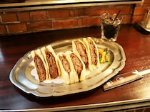 【大阪グルメ】新世界で名物“カツ”の新世界に出会った！老舗洋食屋『グリル梵』のビーフヘレカツサンド