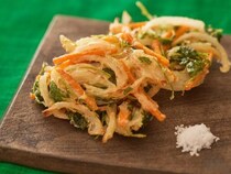 【お悩みレシピ】かき揚げがベチャッとしちゃう…プロの料理家が教えるサクサクかき揚げのコツ