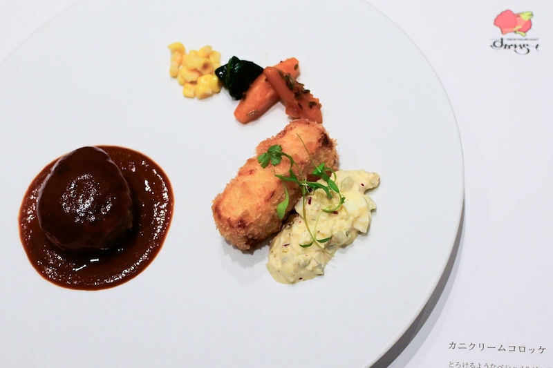 すかいらーく共同開発 TM NETWORK 1984 side A デミグラスソース ハンバーグ、カニクリームコロッケ