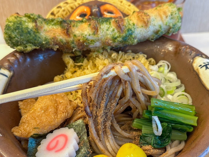 お蕎麦がぴょんぴょん跳ね返るような食感！