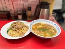 【池袋グルメ】ターローメンが有名な老舗町中華『新珍味』の裏人気メニュー「肉盛りチャーハン」が旨い理由