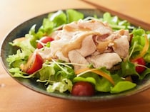 プロの冷しゃぶの作り方とは？ 絶品ごまだれが旨い「豚しゃぶごまだれサラダ」レシピ【基本の料理】